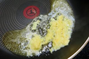 バターににんにくと生姜